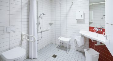 pros-and-cons-of-a-wet-room-for-the-elderly