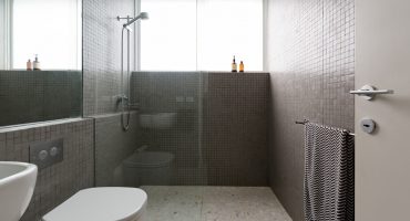 walk-in-shower-age-care-bathrooms