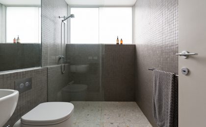 walk-in-shower-age-care-bathrooms